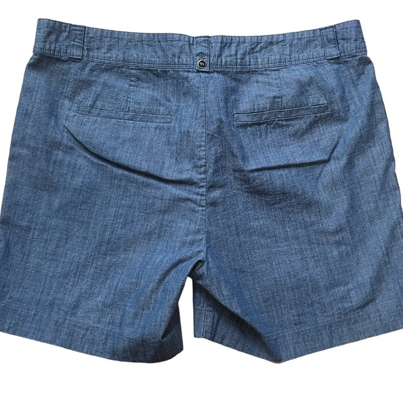 Isaac Mizrahi Lightweight Chambray Shorts - Picture 2 of 5